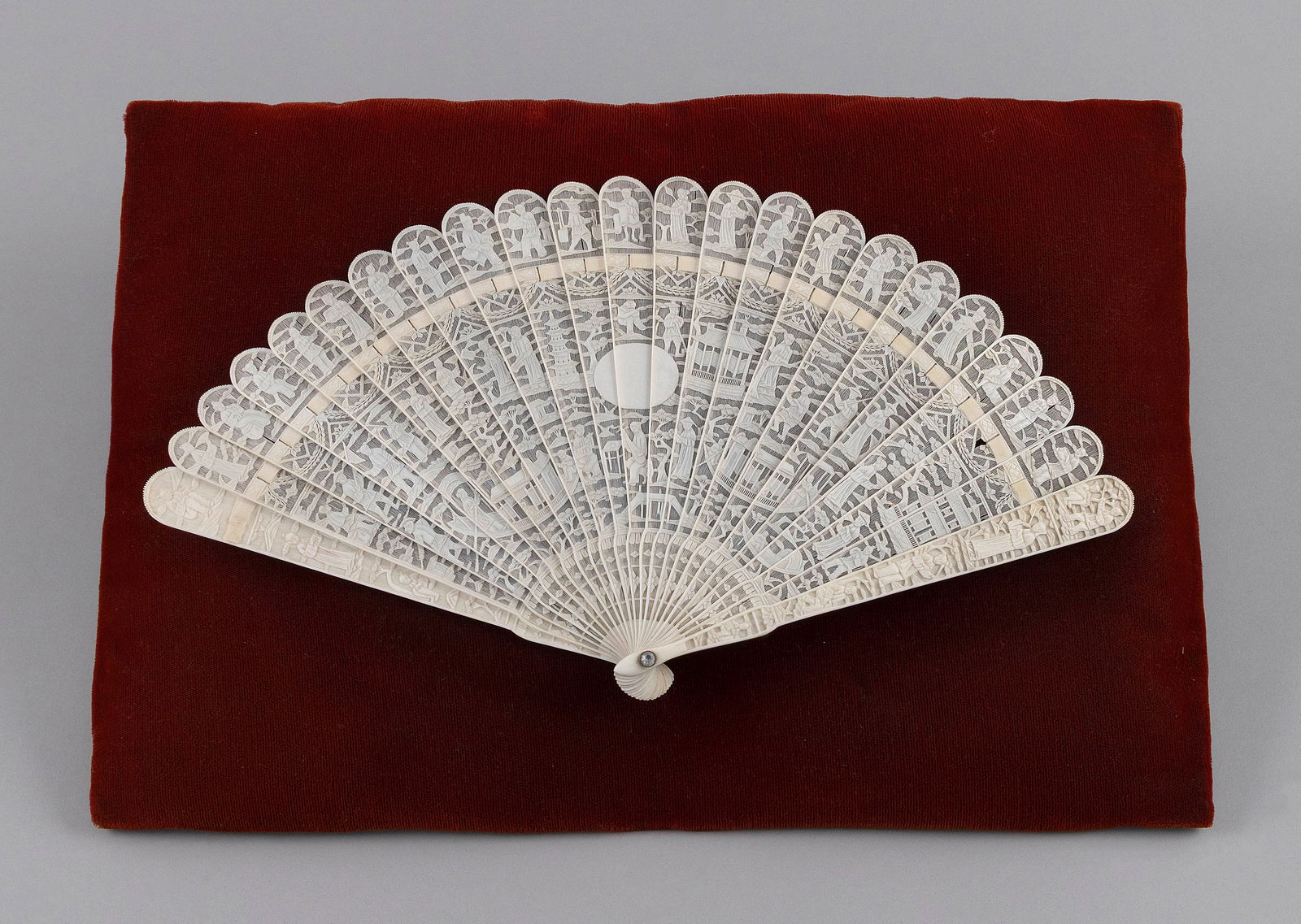 CHINESE EXPORT CARVED AND PIERCED IVORY BRIS? FOLDING FAN 19th Century Open 7.5" x 15.25". (1 of 3)