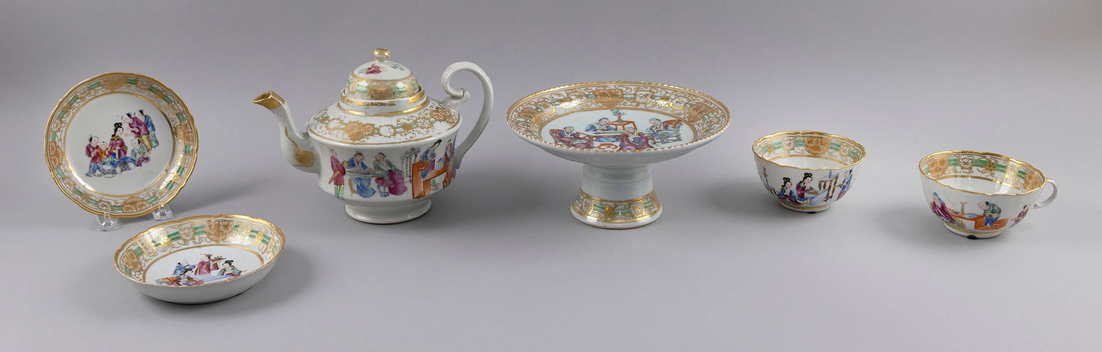 SIX PIECES OF CHINESE EXPORT "THE BOSTON BORDER" ROSE MANDARIN PORCELAIN First Half of the 19th (1 of 1)