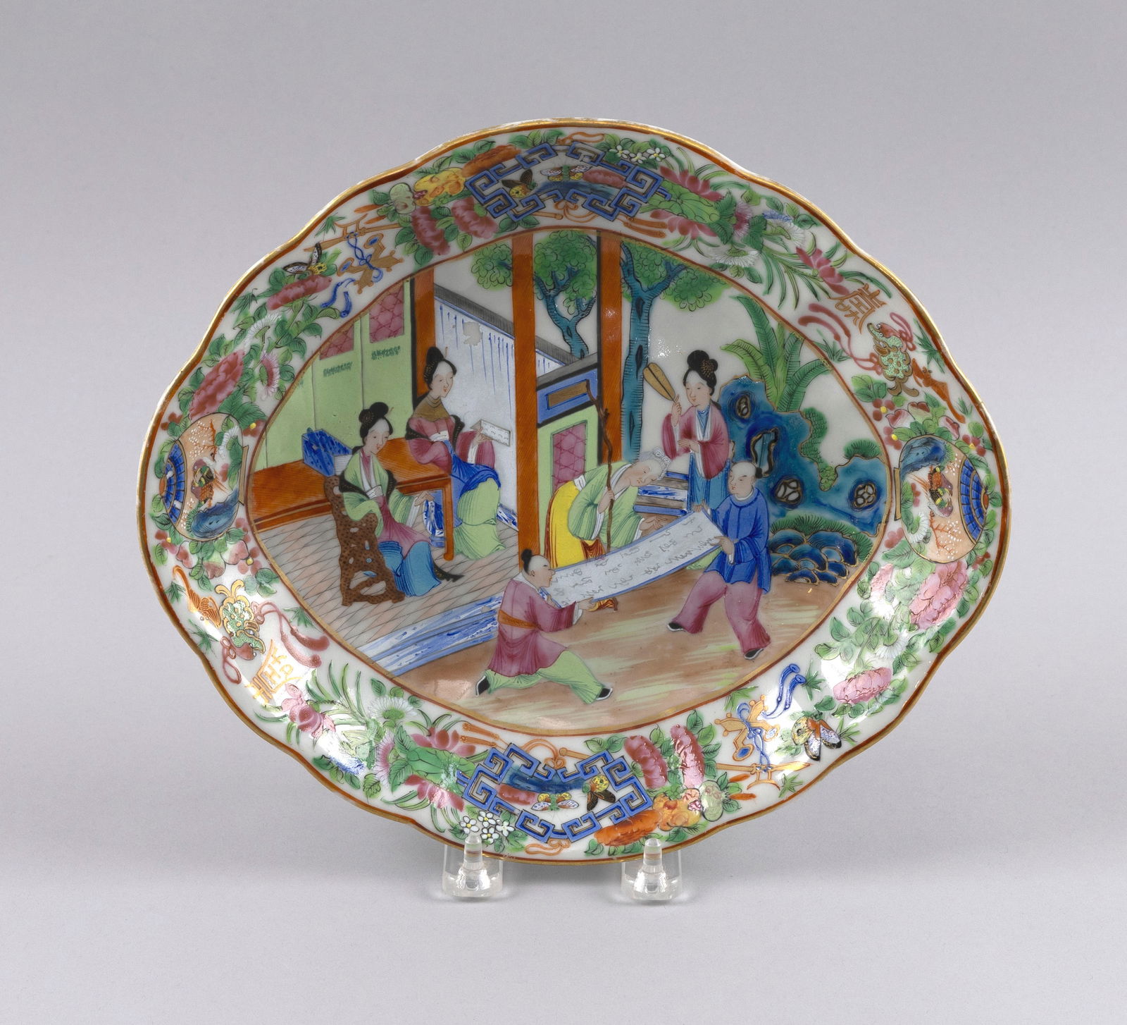 CHINESE EXPORT ROSE MANDARIN PORCELAIN SERVING BOWL First Half of the 19th Century Height 1.75". (1 of 2)