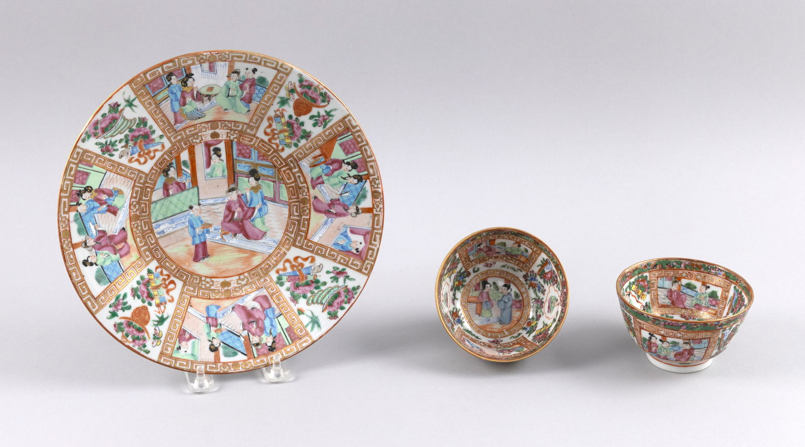 THREE PIECES OF CHINESE EXPORT ROSE MANDARIN PORCELAIN First Half of the 19th Century Cup heights (1 of 4)