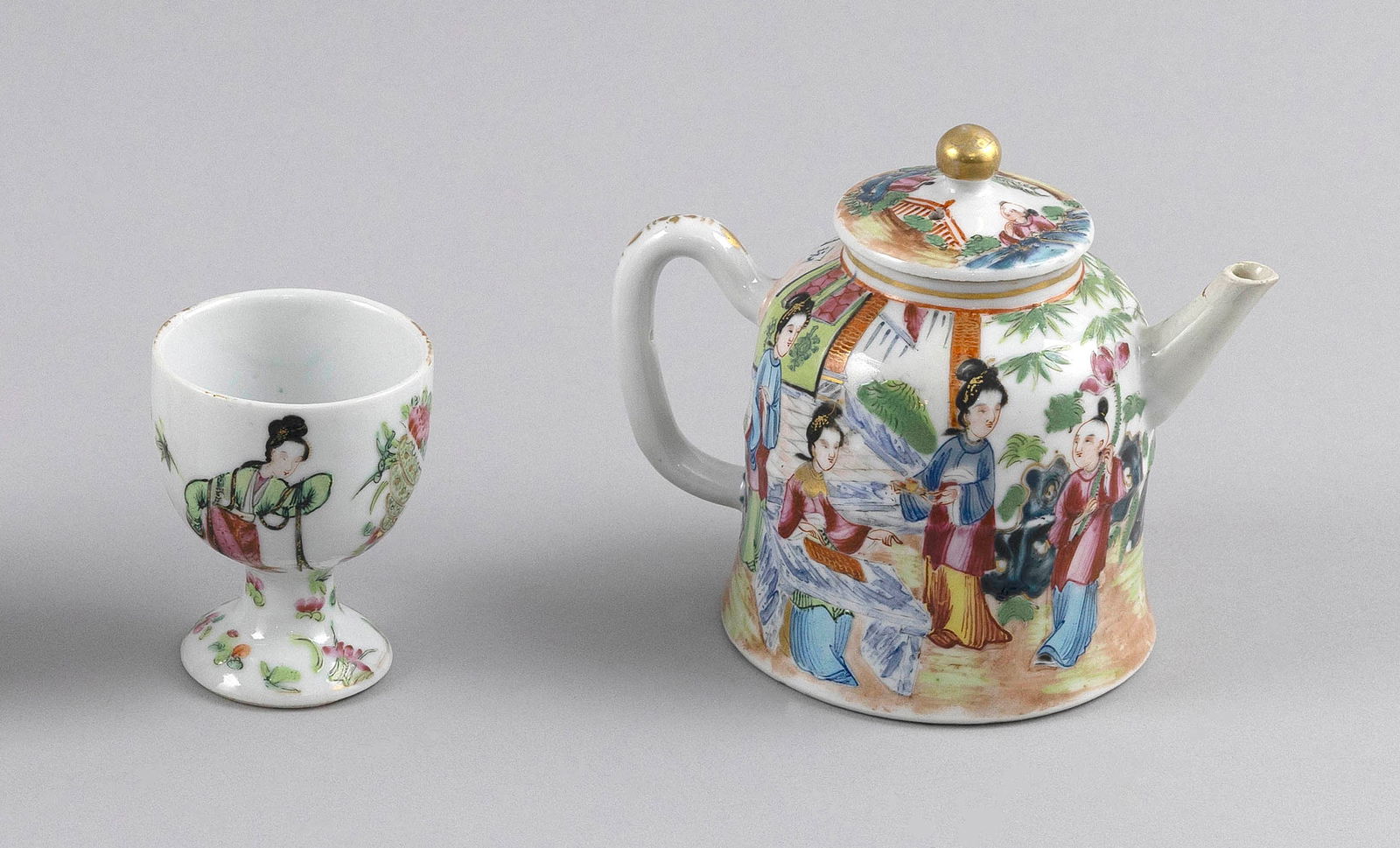 TWO PIECES OF CHINESE EXPORT PORCELAIN 19th Century Heights to 3.75". (1 of 2)