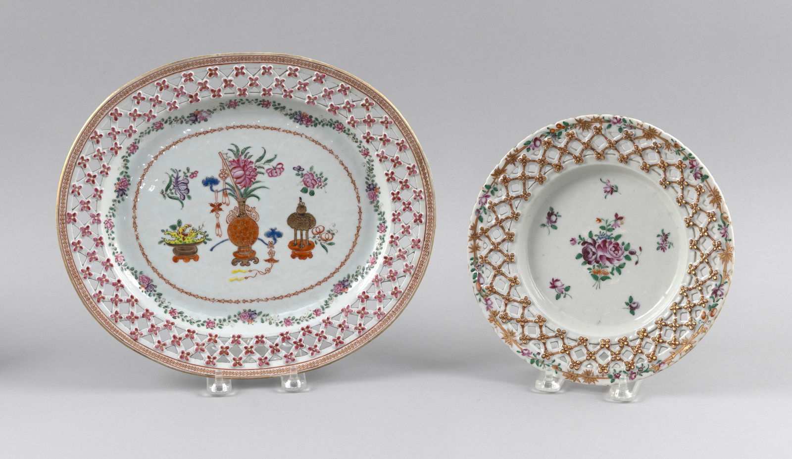 CHINESE EXPORT PORCELAIN PLATE AND UNDERTRAY 18th Century Undertray length 11.25". Plate diameter (1 of 2)