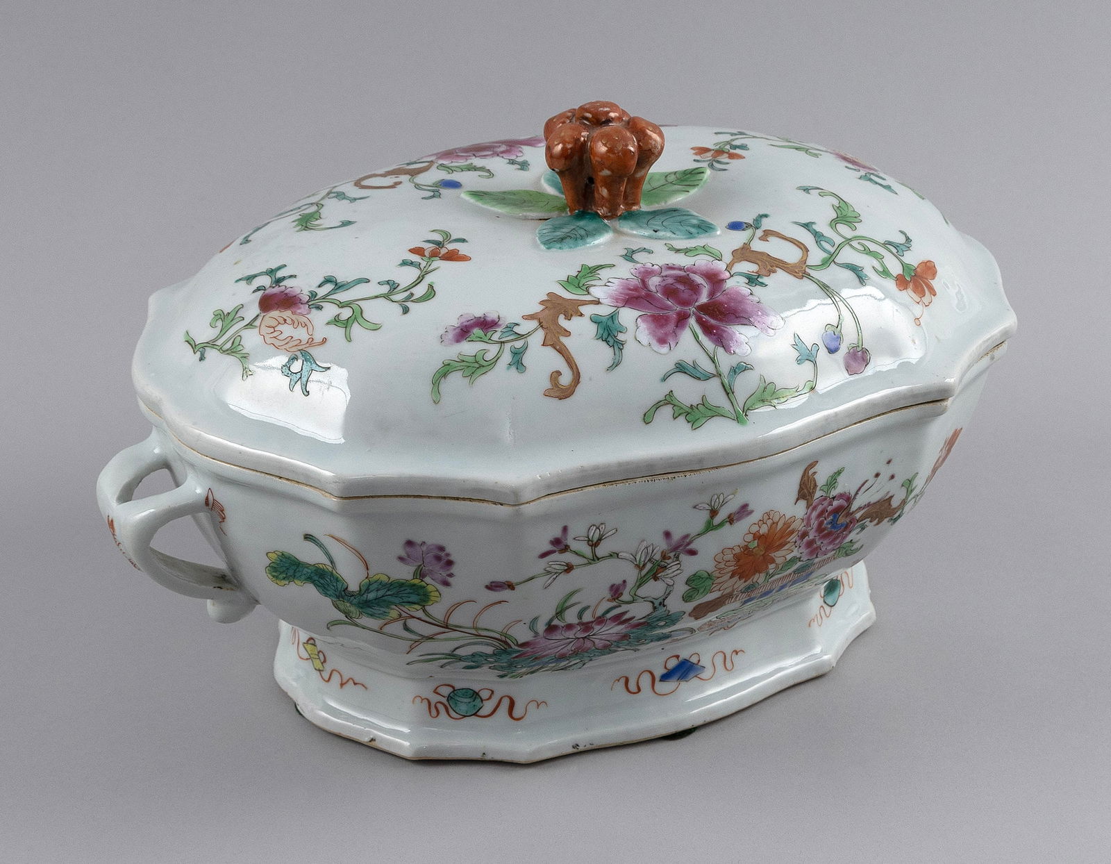 CHINESE EXPORT PORCELAIN SOUP TUREEN Late 18th Century Height 8". Length 13.5". (1 of 1)
