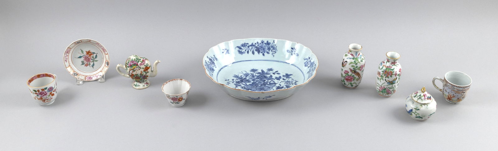 NINE PIECES OF CHINESE EXPORT PORCELAIN Mostly First Half of the 19th Century Bowl height 3". Length (1 of 2)