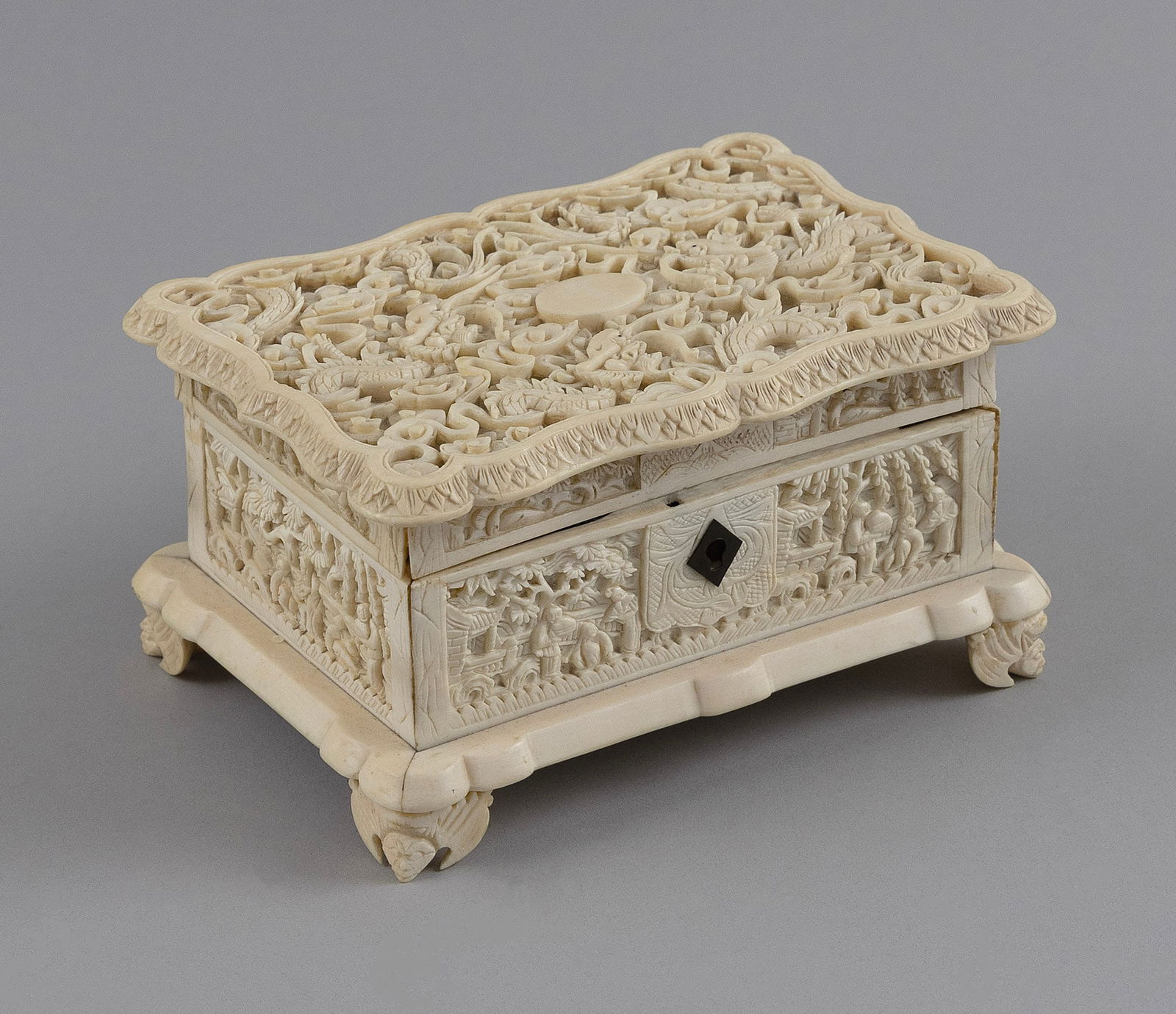 CHINESE EXPORT RELIEF-CARVED IVORY VALUABLES BOX Second Half of the 19th Century Height 3". Width (1 of 4)