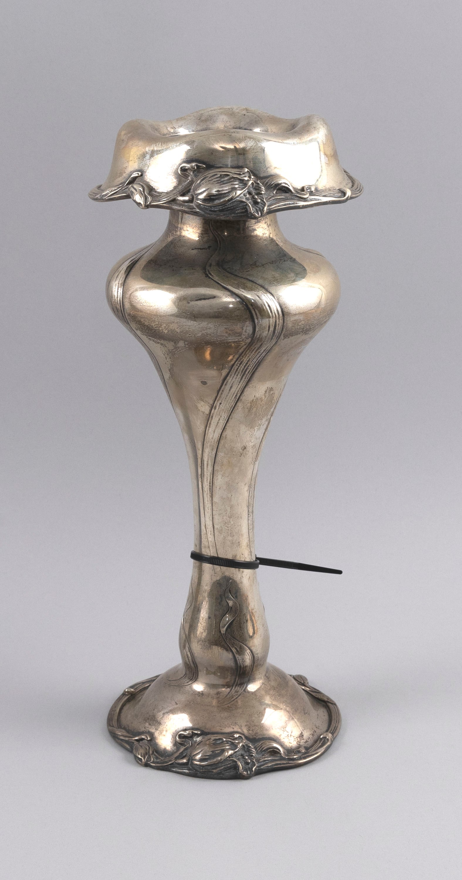 MARCUS & CO. ART NOUVEAU STERLING SILVER VASE New York, Early 20th Century Approx. 33.6 troy oz.: MARCUS & CO. ART NOUVEAU STERLING SILVER VASENew York, Early 20th CenturyModel #948. Height 14".Approx. 33.6 troy oz.