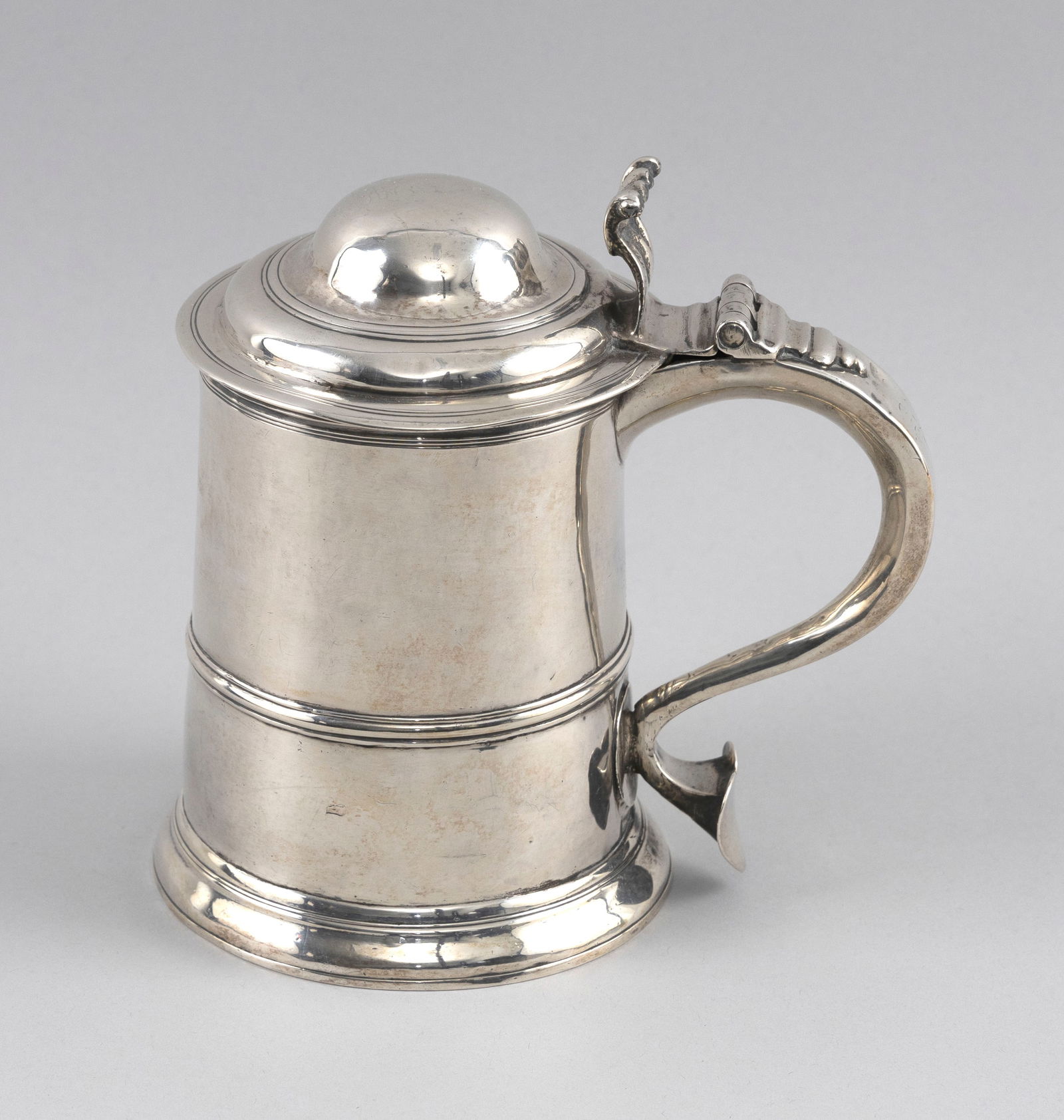 GEORGE II STERLING SILVER LIDDED TANKARD BY RICHARD BAYLEY London, 1742 Approx. 18.0 troy oz. (1 of 4)