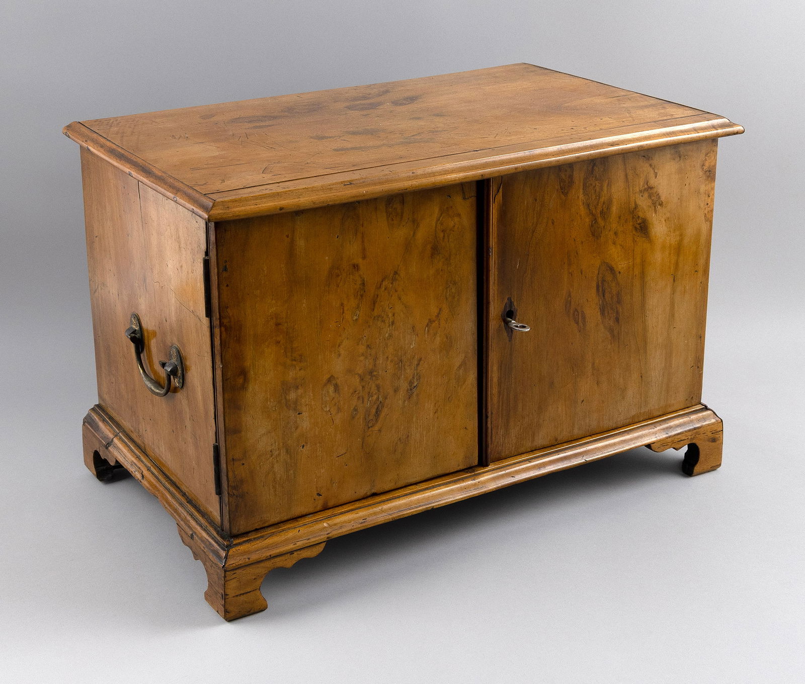 SMALL SATINWOOD CHEST 19th Century Height 13". Width 19". Depth 12".: SMALL SATINWOOD CHEST19th CenturyTwo doors at front open to eight drawers. Bail handles at sides. Shaped bracket base.Height 13". Width 19". Depth 12".