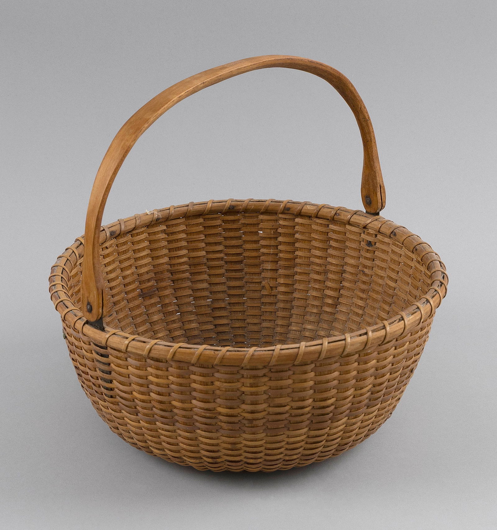 NANTUCKET BASKET 20th Century Height 5". Diameter 10.5". (1 of 1)