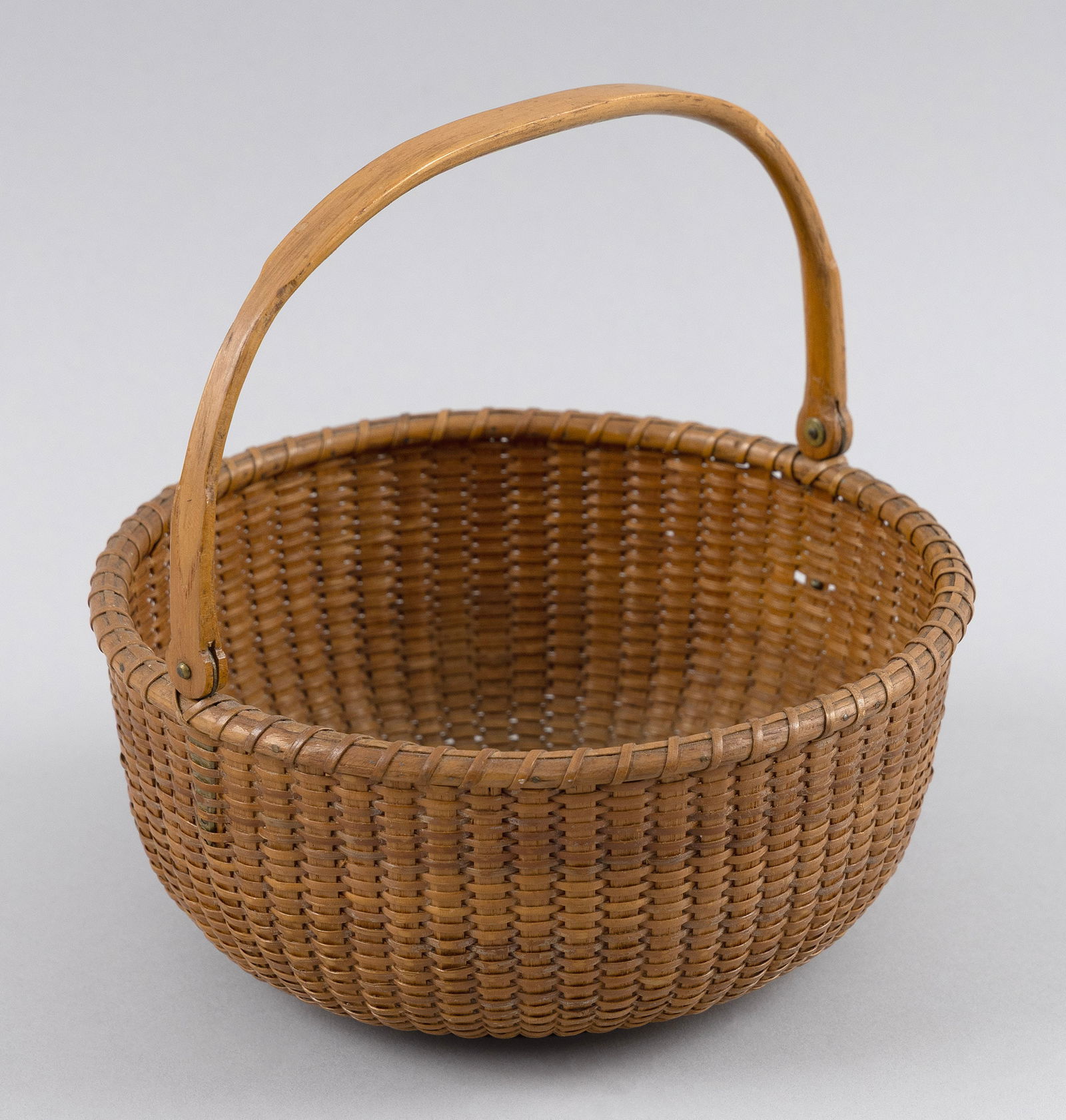 SMALL NANTUCKET BASKET 19th Century Height 3.75". Diameter 6.5". (1 of 1)
