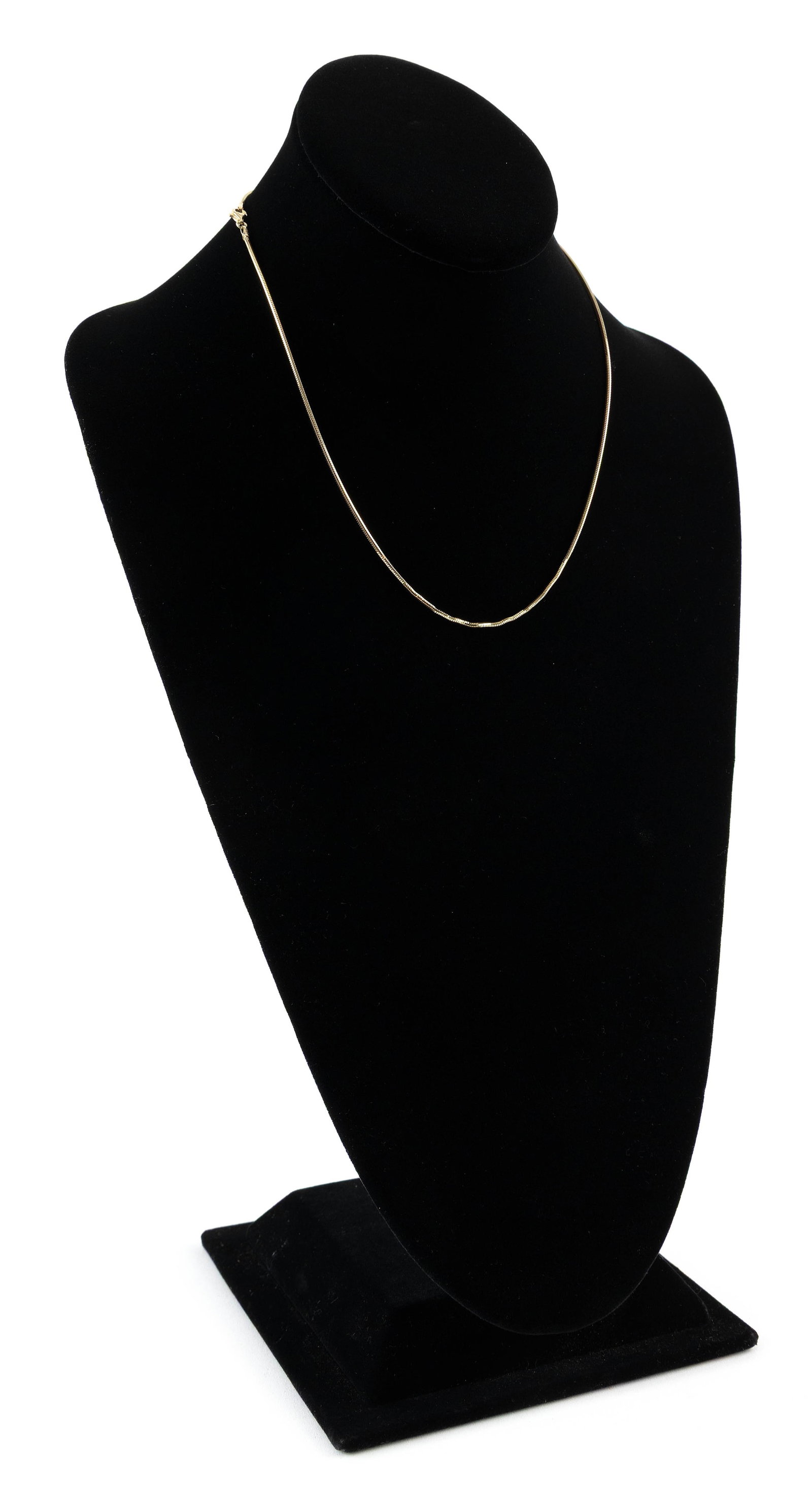 18KT YELLOW GOLD SNAKE CHAIN Approx. 3.1 total dwt.: 18KT YELLOW GOLD SNAKE CHAINLobster claw clasp. Width approx. 1.0mm. Length 18".Approx. 3.1 total dwt.