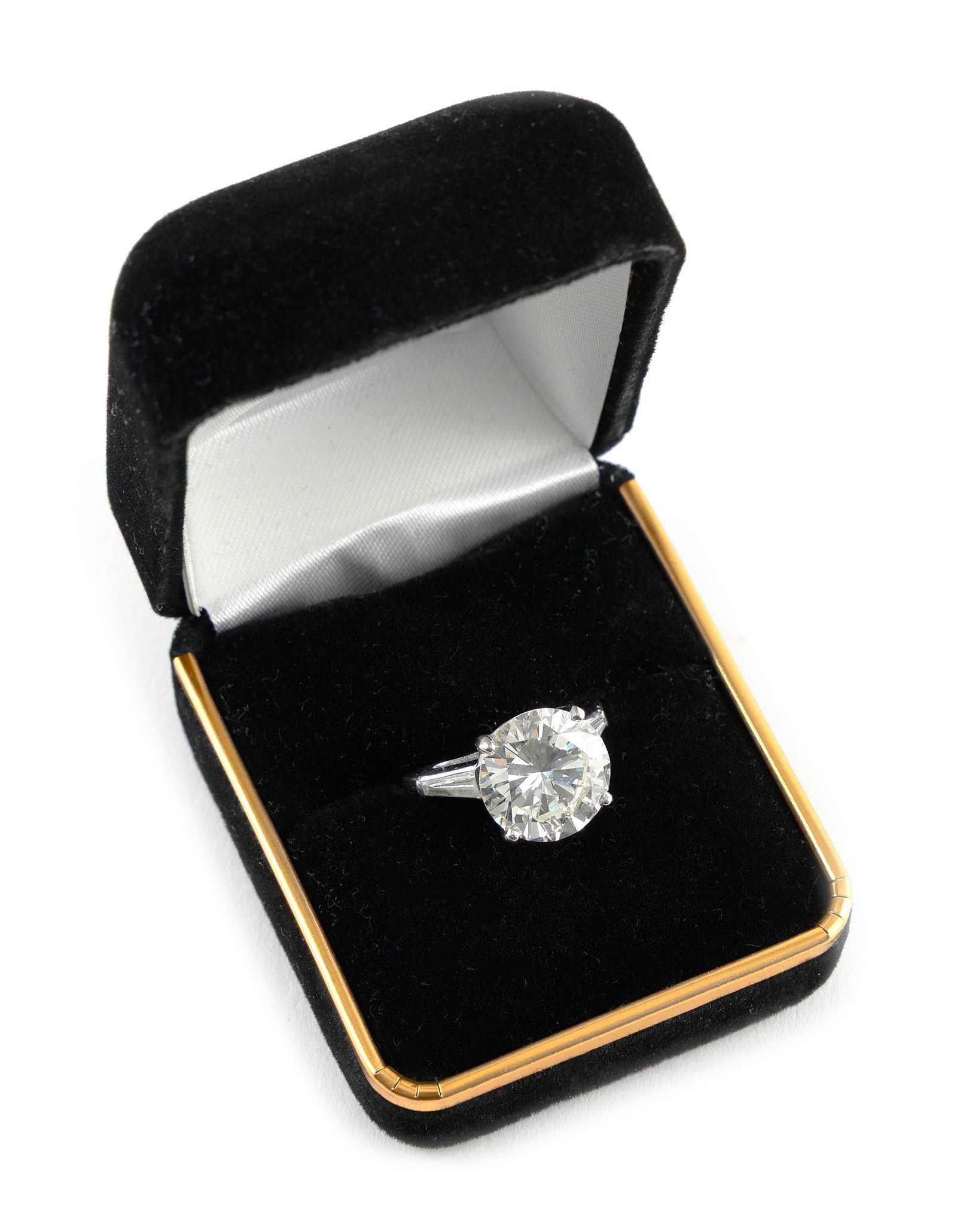 PLATINUM AND DIAMOND RING Approx. 4.4 total dwt.: PLATINUM AND DIAMOND RINGOne approx. 6.50 cts. approx. 12.2 x 7.0mm brilliant-cut diamond solitaire, approx. VVS2 clarity, I color. Flanked by two tapered baguette diamonds, approx. 0.50 ctw. Stamped.