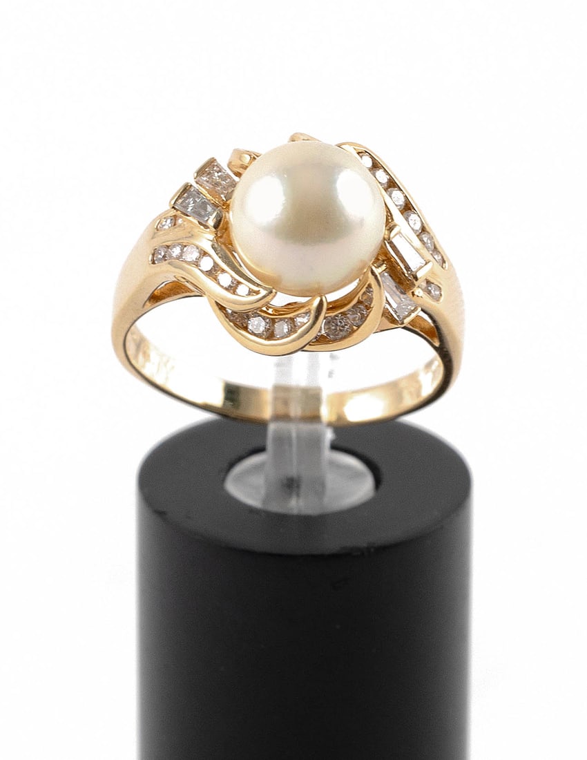 14KT YELLOW GOLD, CULTURED PEARL AND DIAMOND RING: 14KT YELLOW GOLD, CULTURED PEARL AND DIAMOND RINGOne approx. 9.0mm round cultured pearl, four small tapered baguette diamonds and 32 small round-cut diamonds, approx. 0.50 ctw. Stamped. Size 8?.