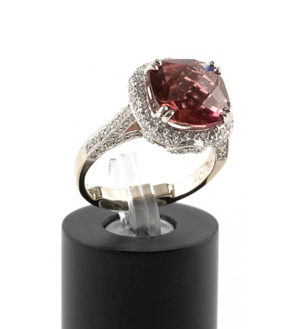 18KT WHITE GOLD, DIAMOND AND MORGANITE RING Approx. 3.6 total dwt.: 18KT WHITE GOLD, DIAMOND AND MORGANITE RINGOne approx. 10.0 x 10.0mm faceted morganite. Mounting encrusted with small round-cut diamonds, approx. 1.00 ctw. Stamped.Approx. 3.6 total dwt.