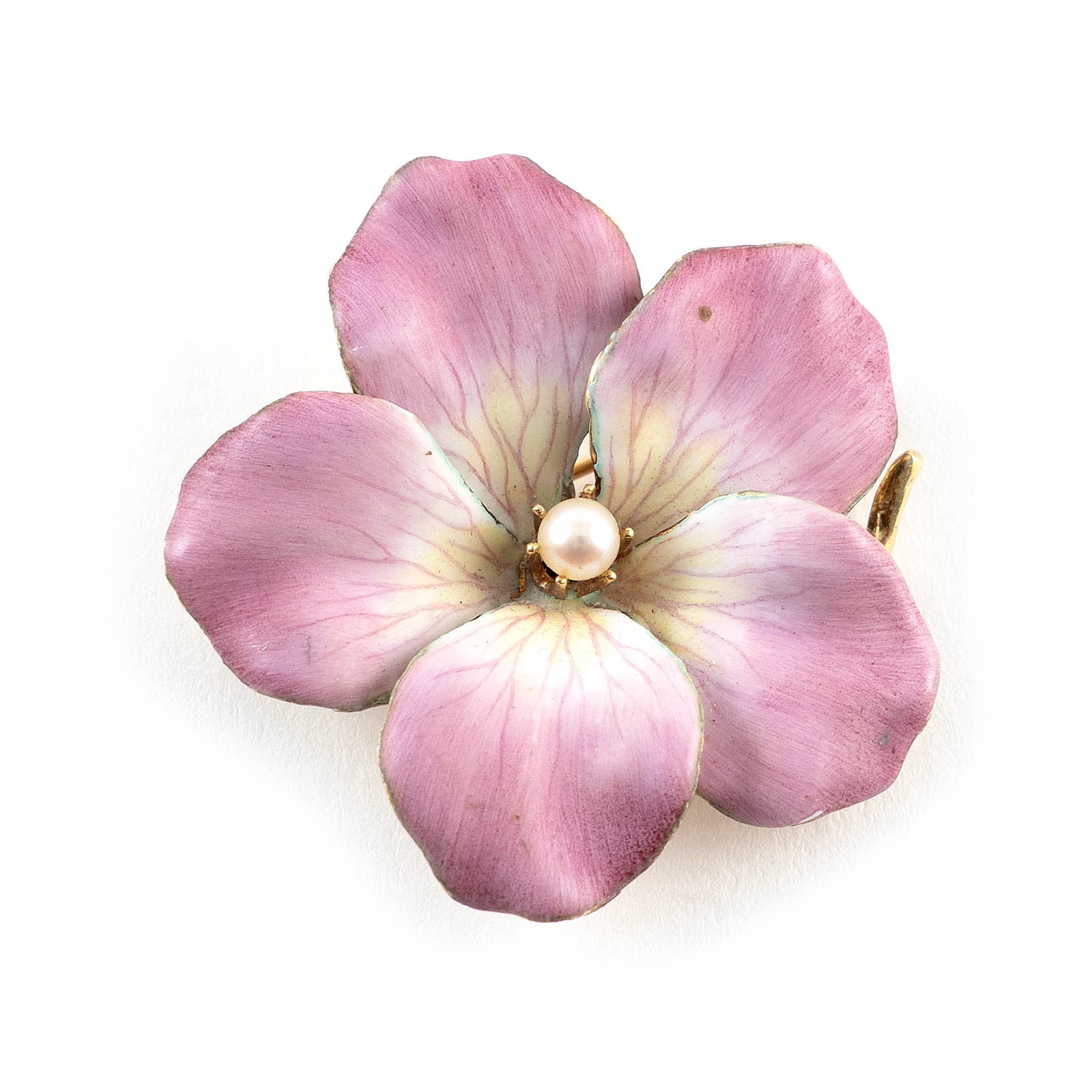 14KT YELLOW GOLD, PEARL AND ENAMEL PANSY PIN Approx. 9.4 total dwt.: 14KT YELLOW GOLD, PEARL AND ENAMEL PANSY PINCentral approx. 3.0mm pearl. Approx. 35.0 x 36.0mm.Approx. 9.4 total dwt. Provenance:The Estate of Harold Smalley, Osterville, Massachusetts.