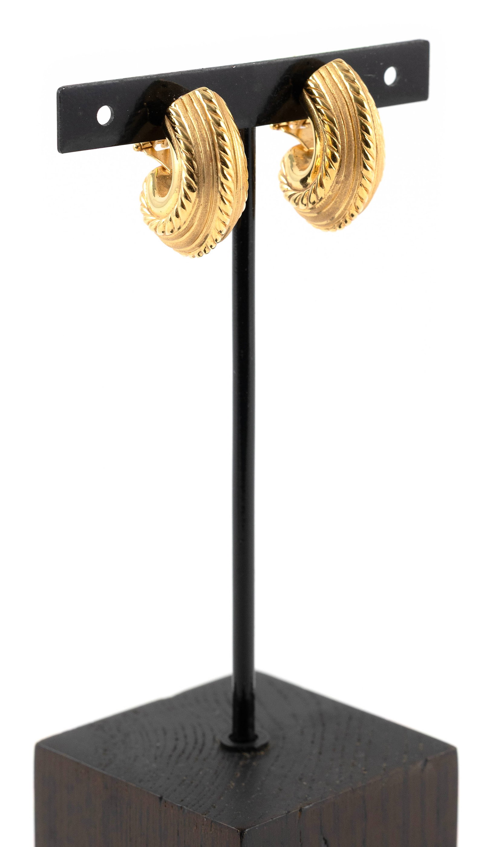 PAIR OF 18KT YELLOW GOLD EARRINGS Approx. 5.1 total dwt.: PAIR OF 18KT YELLOW GOLD EARRINGSOmega clip and post backs. Stamped "Italy 18k". Approx. 13.0 x 21.0 x 28.0mm.Approx. 5.1 total dwt.