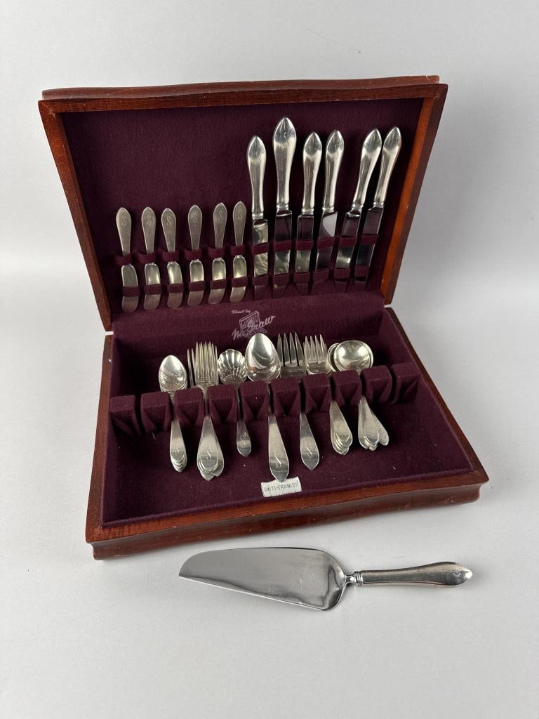 DOMINICK & HAFF "POINTED ANTIQUE" STERLING SILVER FLATWARE SET New York, Mid-20th Century Approx. (1 of 8)