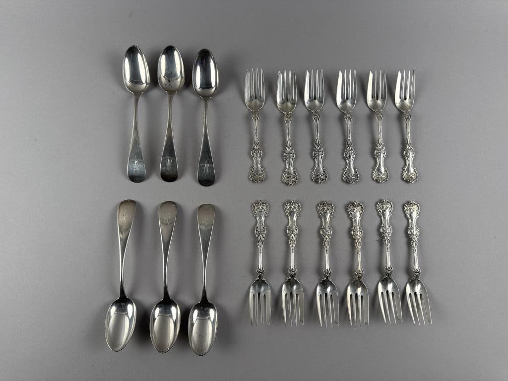 EIGHTEEN PIECES OF STERLING SILVER FLATWARE 20th Century Approx. 18.3 troy oz. (1 of 6)