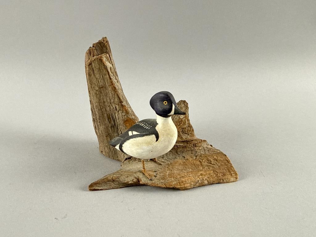 D.L. COMBS MINIATURE BARROW'S GOLDENEYE CARVING 20th Century Height 4.5". (1 of 4)