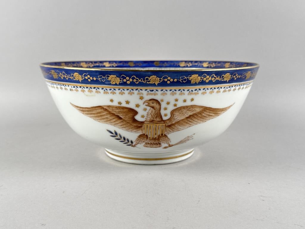 CHINESE EXPORT-STYLE PORCELAIN BOWL 20th Century Height 4.5". Diameter 10". (1 of 4)