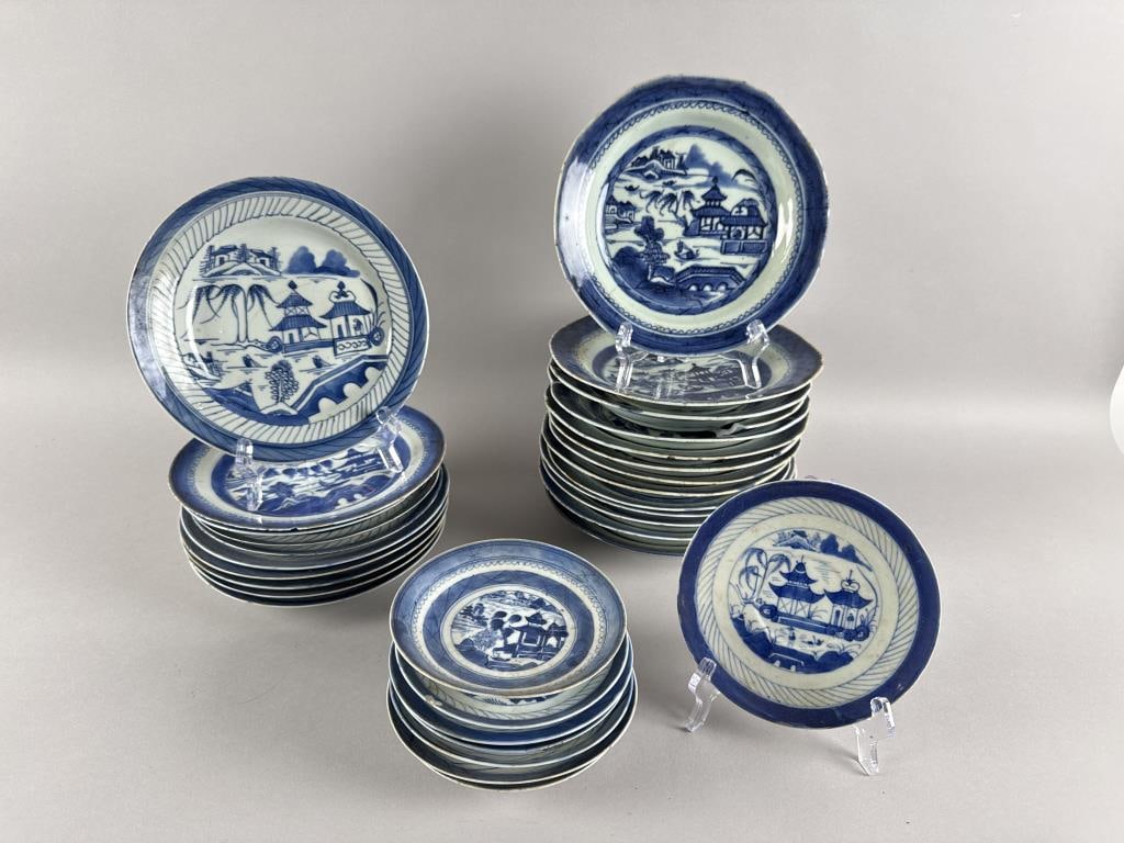 APPROX. 30 BLUE AND WHITE CHINESE EXPORT PORCELAIN PLATES 20th Century Diameters from approx. 6" to (1 of 8)