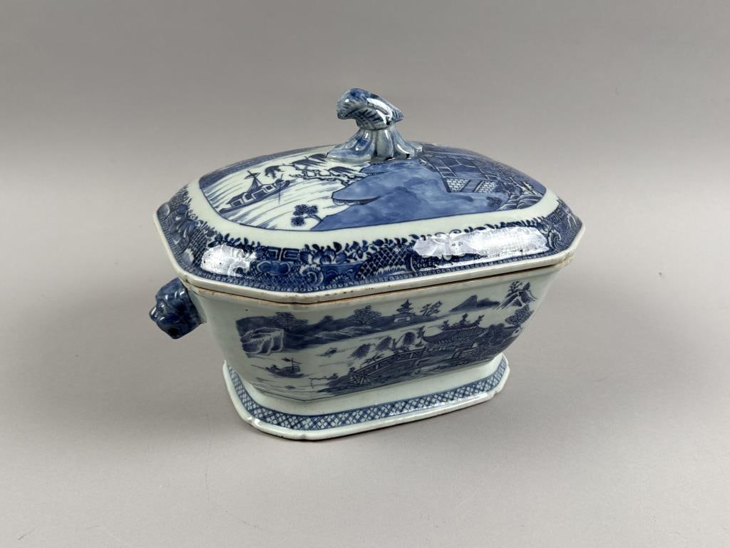 CHINESE EXPORT FITZHUGH PORCELAIN COVERED TUREEN Late 19th Century Height 10". Length 15". (1 of 7)