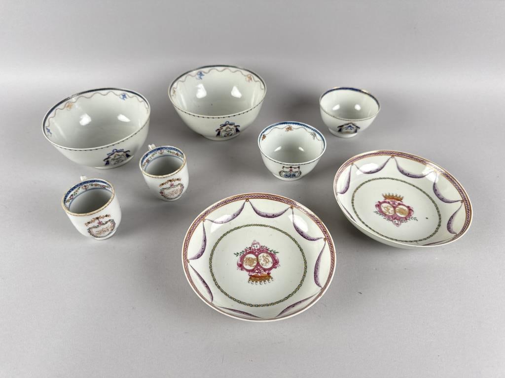 EIGHT PIECES OF CHINESE EXPORT PORCELAIN 18th/19th Century Largest bowl height 2.5". (1 of 6)