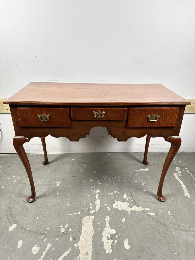 QUEEN ANNE TIGER MAPLE SERVER 18th Century Height 31.5". Width 42". Depth 20". (1 of 3)