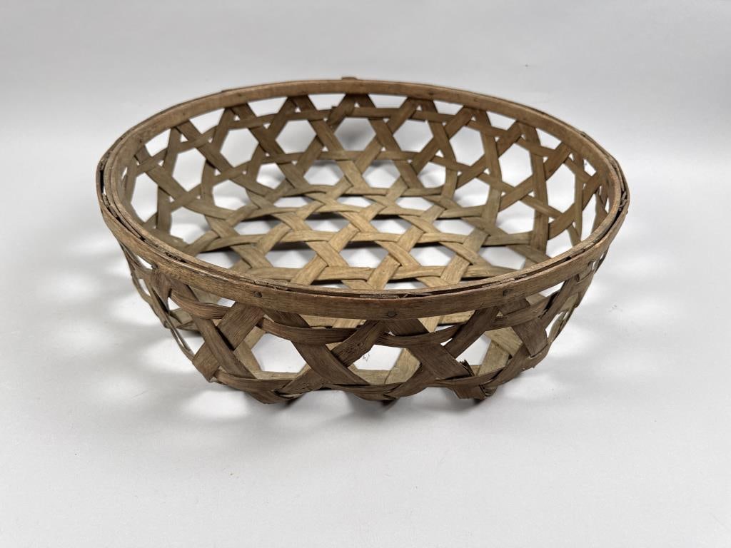 LARGE SPLINTWORK CHEESE BASKET 19th Century Height 7". Diameter 22". (1 of 3)