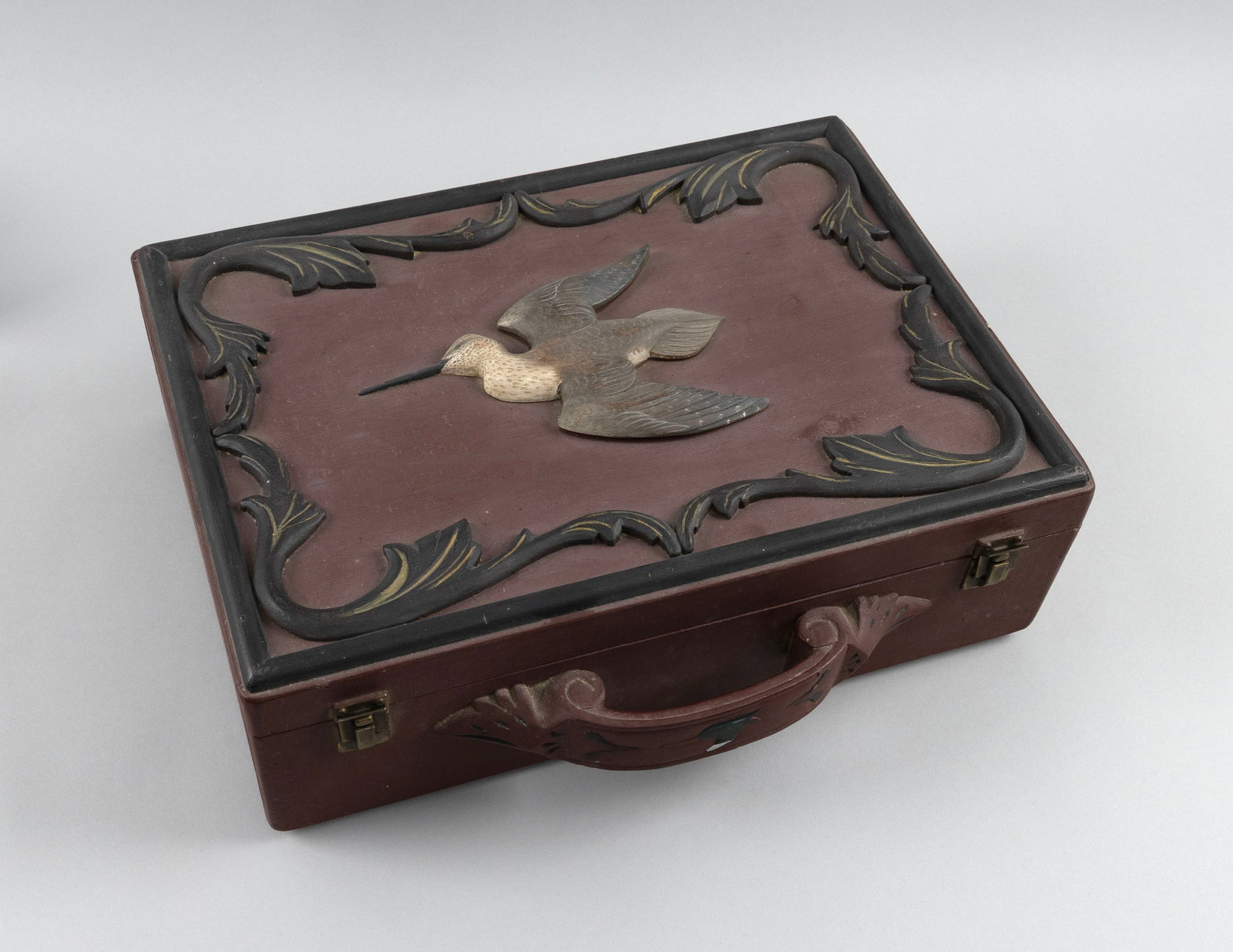 ROGER MITCHELL CARVED AND PAINTED GUNNING BOX Massachusetts, Contemporary Height 4.5". Width 15". (1 of 4)
