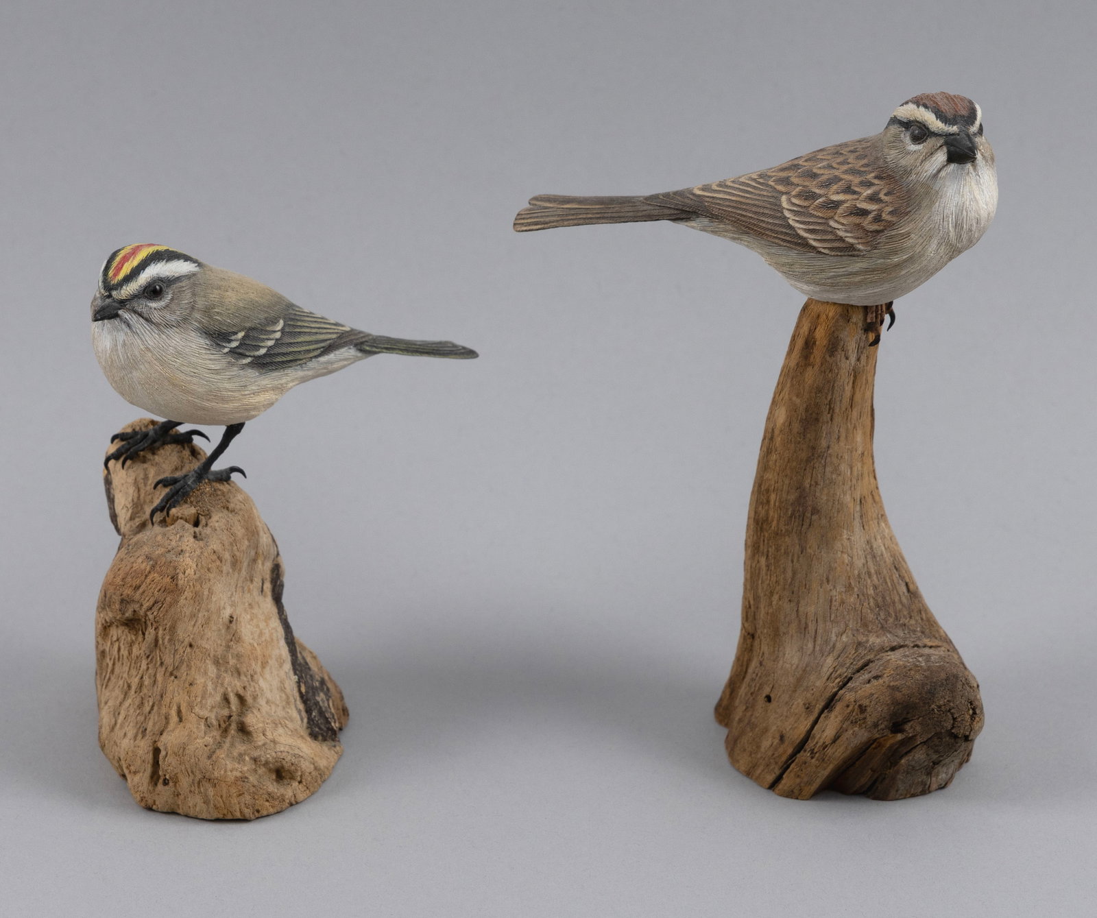 TWO RICHARD PALMER SONGBIRD CARVINGS Middleboro, Massachusetts, d. 2008 Heights 5" and 6". (1 of 5)