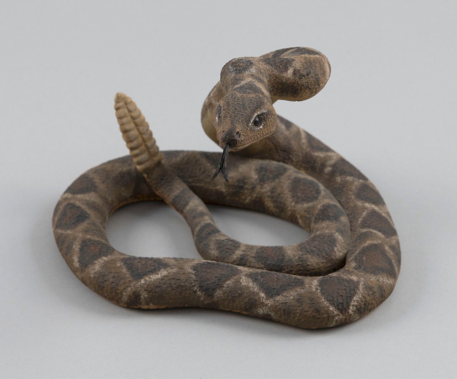 ROGER MITCHELL CARVED RATTLESNAKE Massachusetts, Contemporary Height 5". (1 of 5)