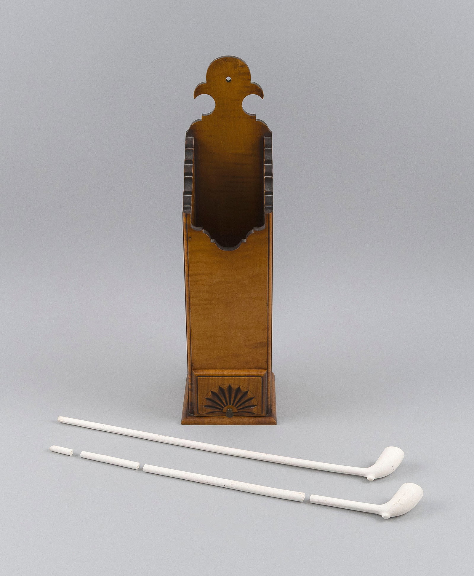 ELDRED WHEELER TIGER MAPLE PIPE BOX Height 16.75". Width 4.5". Depth 4.5".: ELDRED WHEELER TIGER MAPLE PIPE BOX Branded and paper label on backboard. Includes two clay pipes, one damaged. Height 16.75". Width 4.5". Depth 4.5".