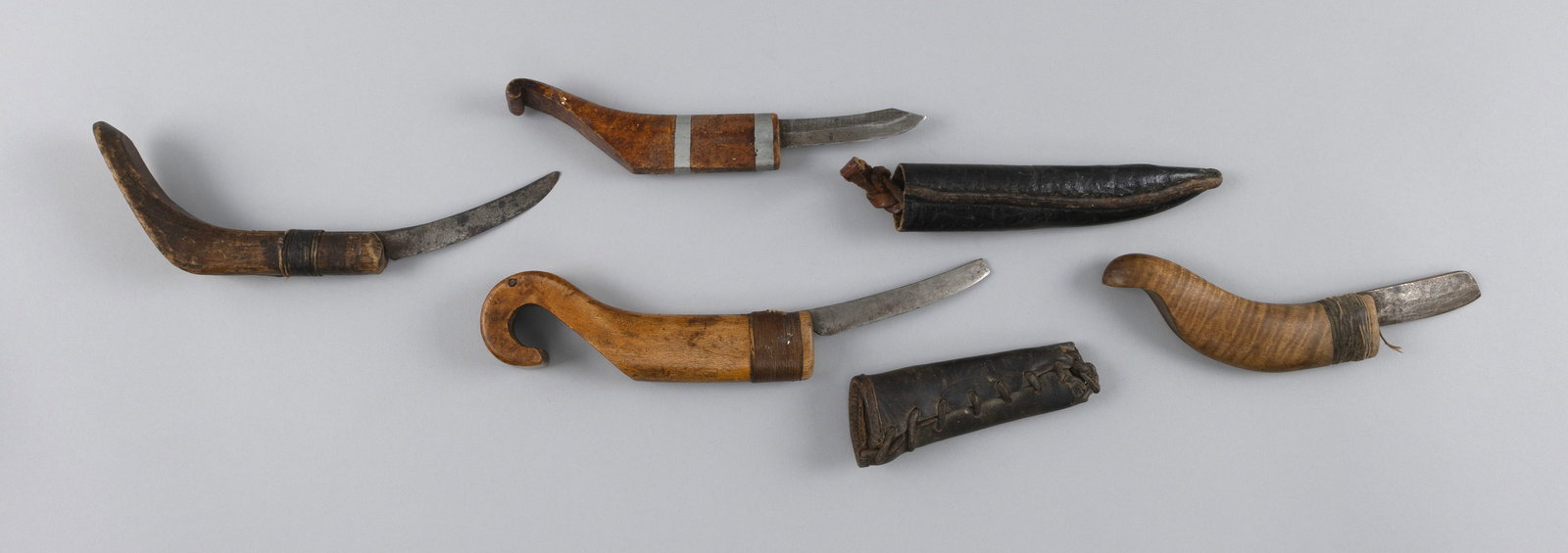 FOUR NATIVE AMERICAN CROOKED KNIVES 19th Century Lengths from 8" to 11". (1 of 2)