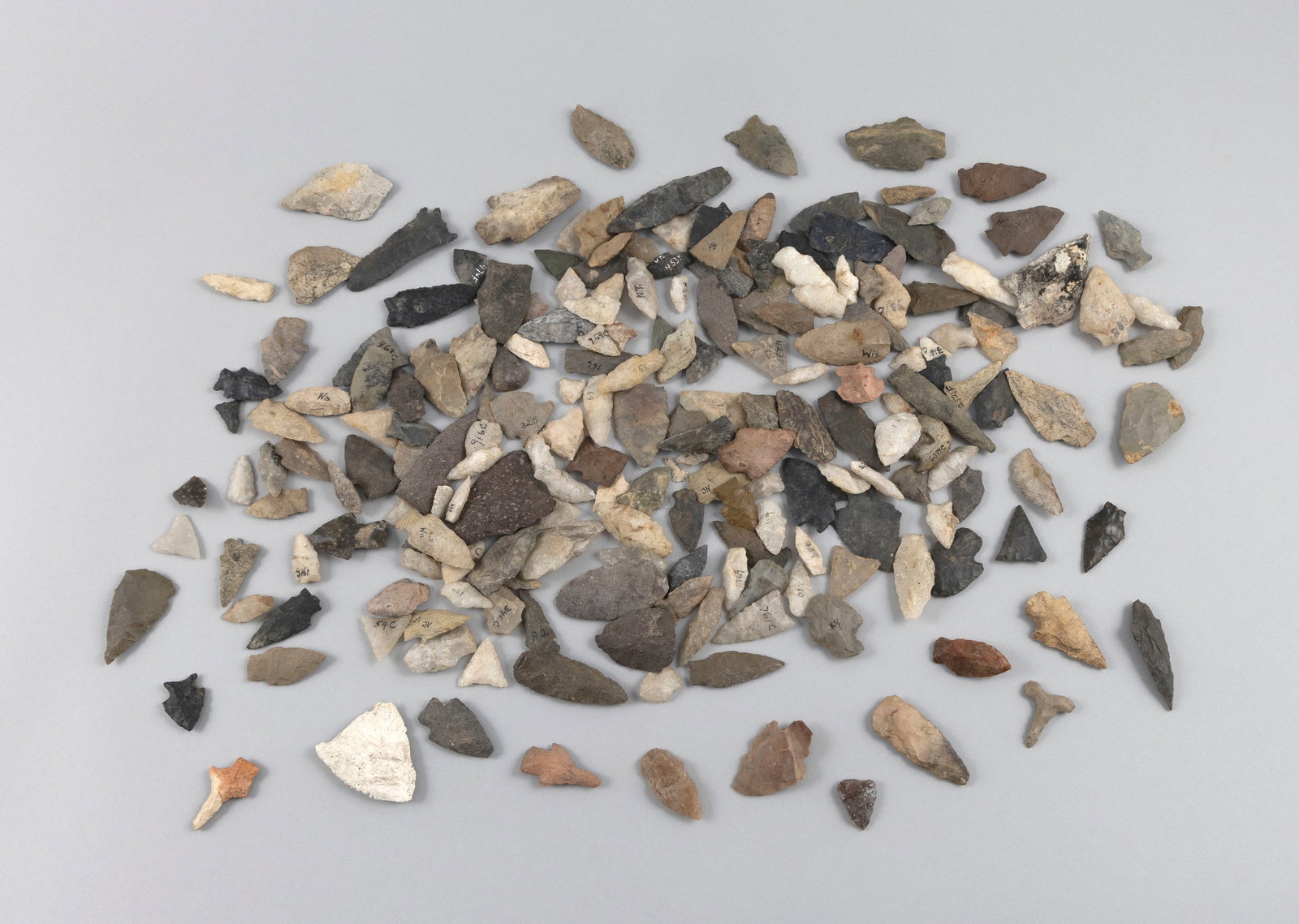 APPROX. 200 NATIVE AMERICAN POINTS (1 of 1)