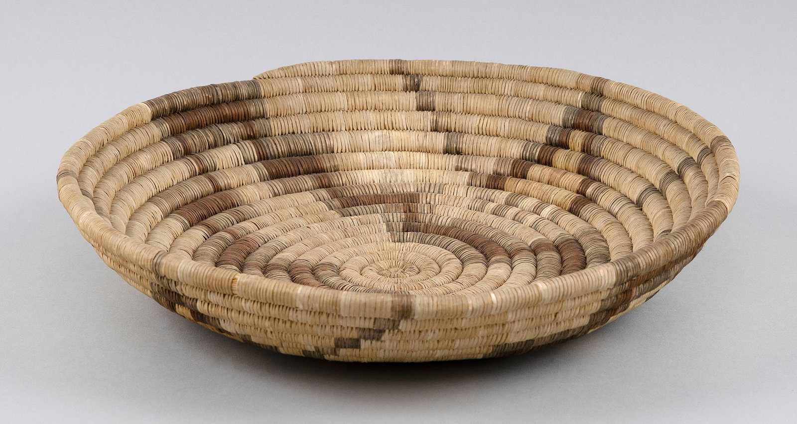 NAVAJO WEDDING BASKET Early 20th Century Diameter 12". (1 of 5)