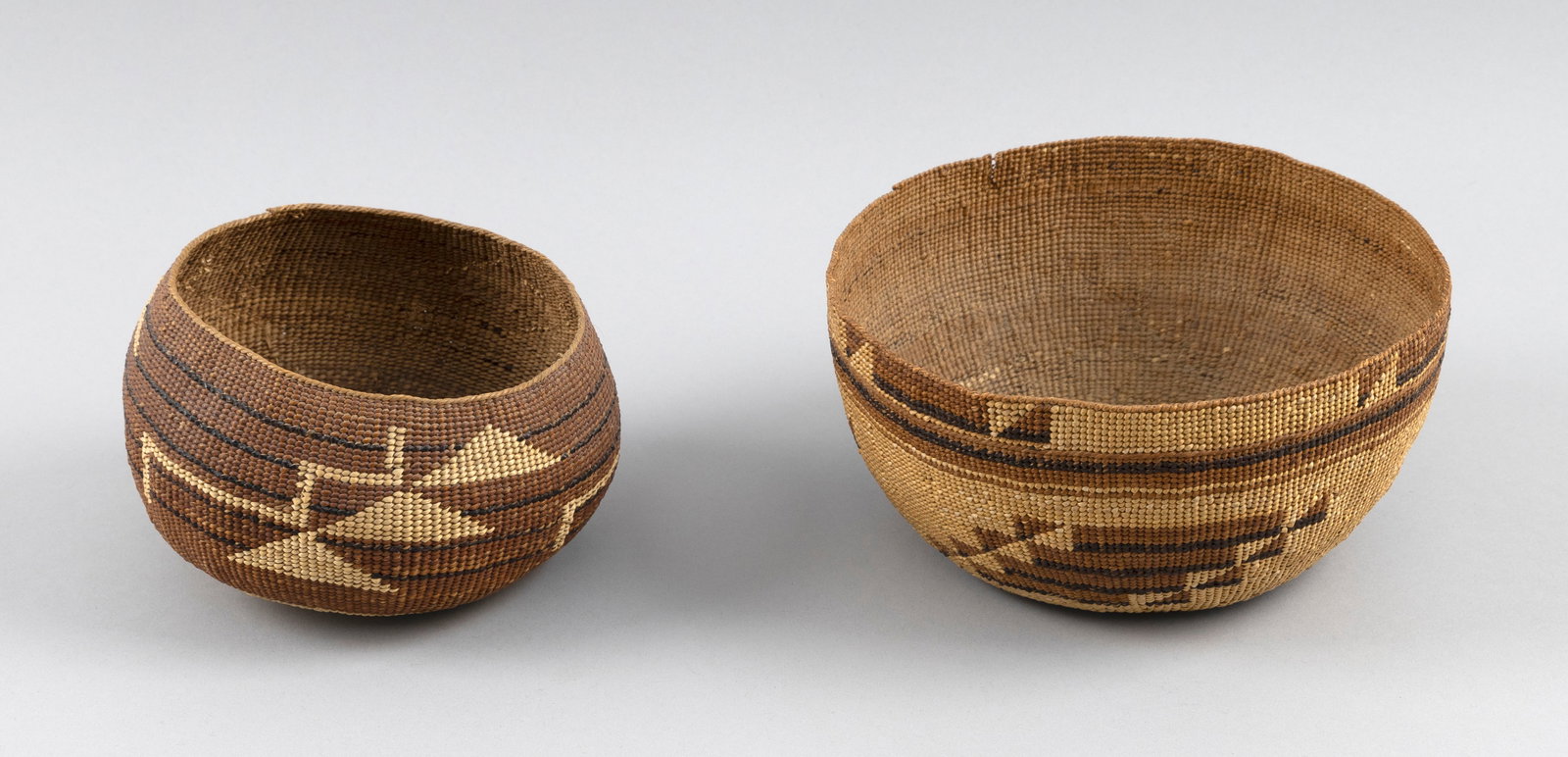 TWO CALIFORNIA NATIVE AMERICAN BASKETS Late 19th/Early 20th Century Heights 3.5" and 4". (1 of 4)