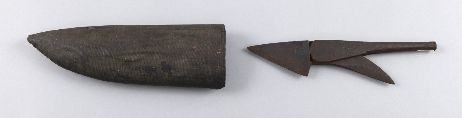 TOGGLE HEAD HARPOON WITH MATCHING SHEATH 19th Century Harpoon length 9". Sheath length 9". Sheath (1 of 4)