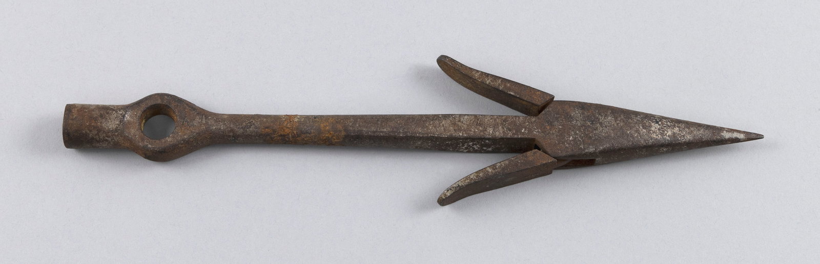 UNUSUAL HARPOON HEAD 19th Century Length 9". (1 of 2)