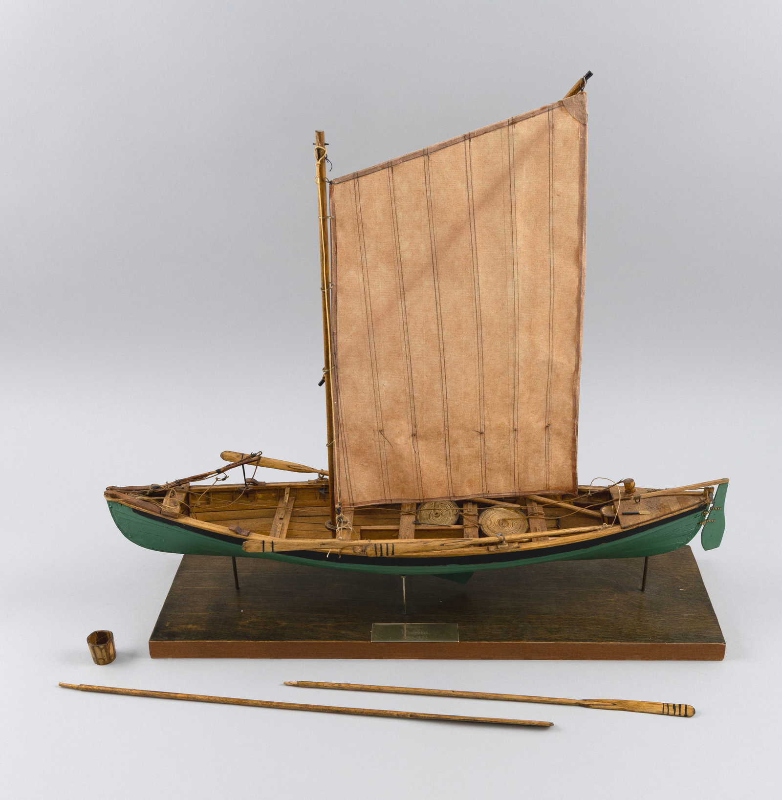 PLANK-ON-FRAME MODEL OF A WHALEBOAT Early 20th Century Height 16.75". Length 22". (1 of 3)