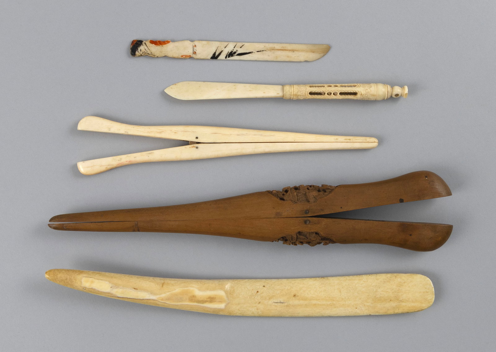 FIVE WOOD AND BONE UTILITARIAN ITEMS 19th Century Lengths from 6.5" to 9.75". (1 of 4)