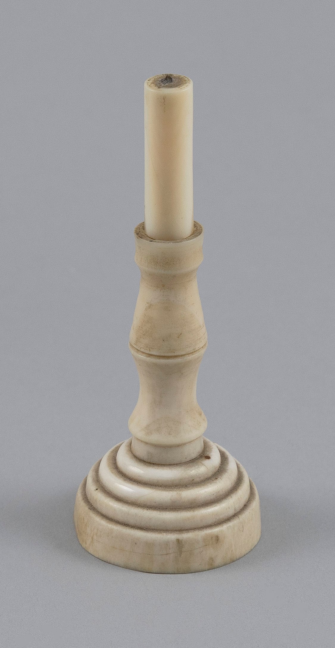 TURNED WHALE IVORY PICKWICK 19th Century Height 3.75". (1 of 2)