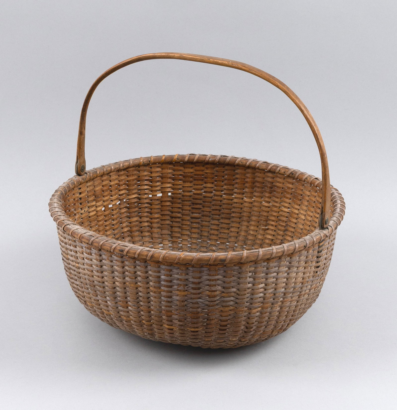 NANTUCKET BASKET 20th Century Height 5". Diameter 11". (1 of 5)