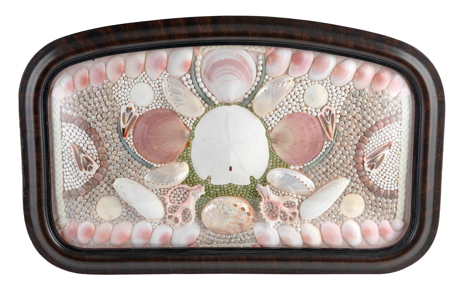 CONTEMPORARY SAILOR'S VALENTINE BY LYNDA SUSAN HENNIGAN Connecticut, 1951-2025 13.75" x 22".: CONTEMPORARY SAILOR'S VALENTINE BY LYNDA SUSAN HENNIGAN Connecticut, 1951-2025 Composed of multicolored shells in geometric designs. Signed and dated verso. Housed in a wood frame. 13.75" x 22".