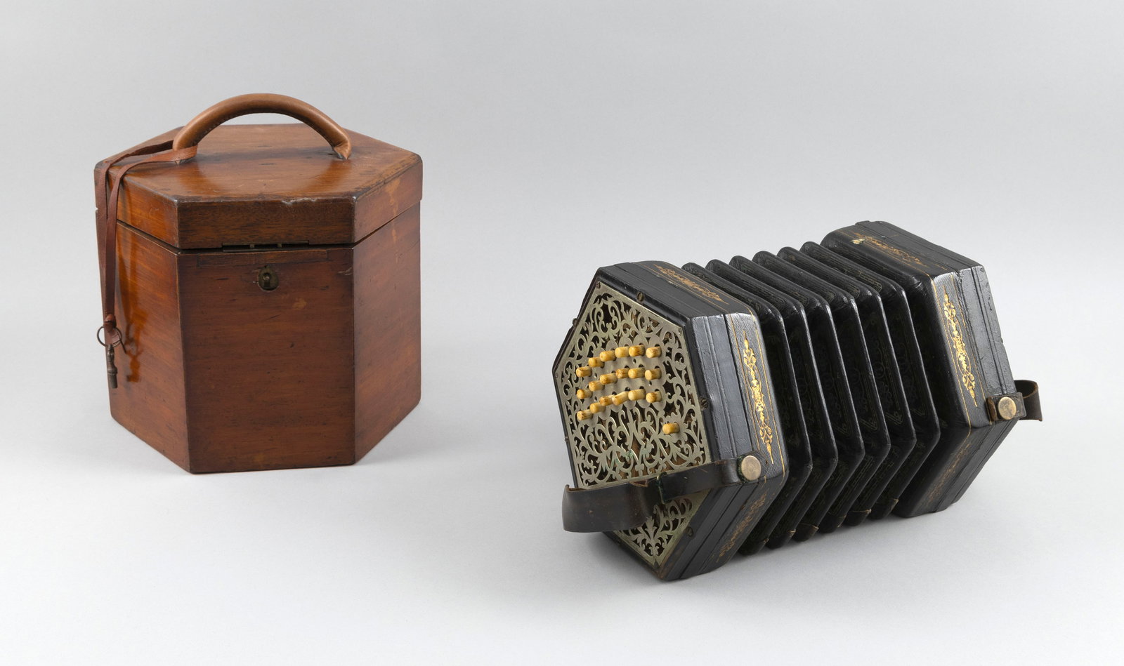 CASED SAILOR'S CONCERTINA 19th Century Height 9.5". (1 of 6)