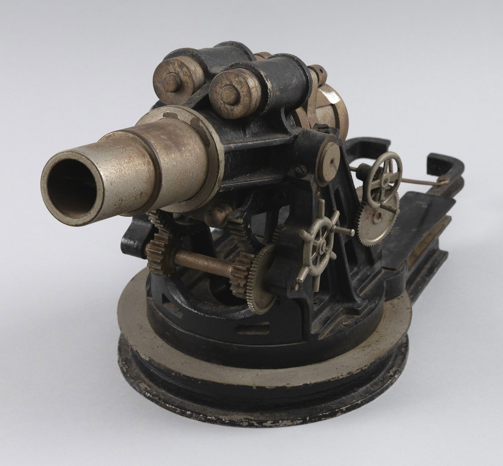 MODEL OF A COASTAL BATTERY CANNON 20th Century Height 12". (1 of 5)