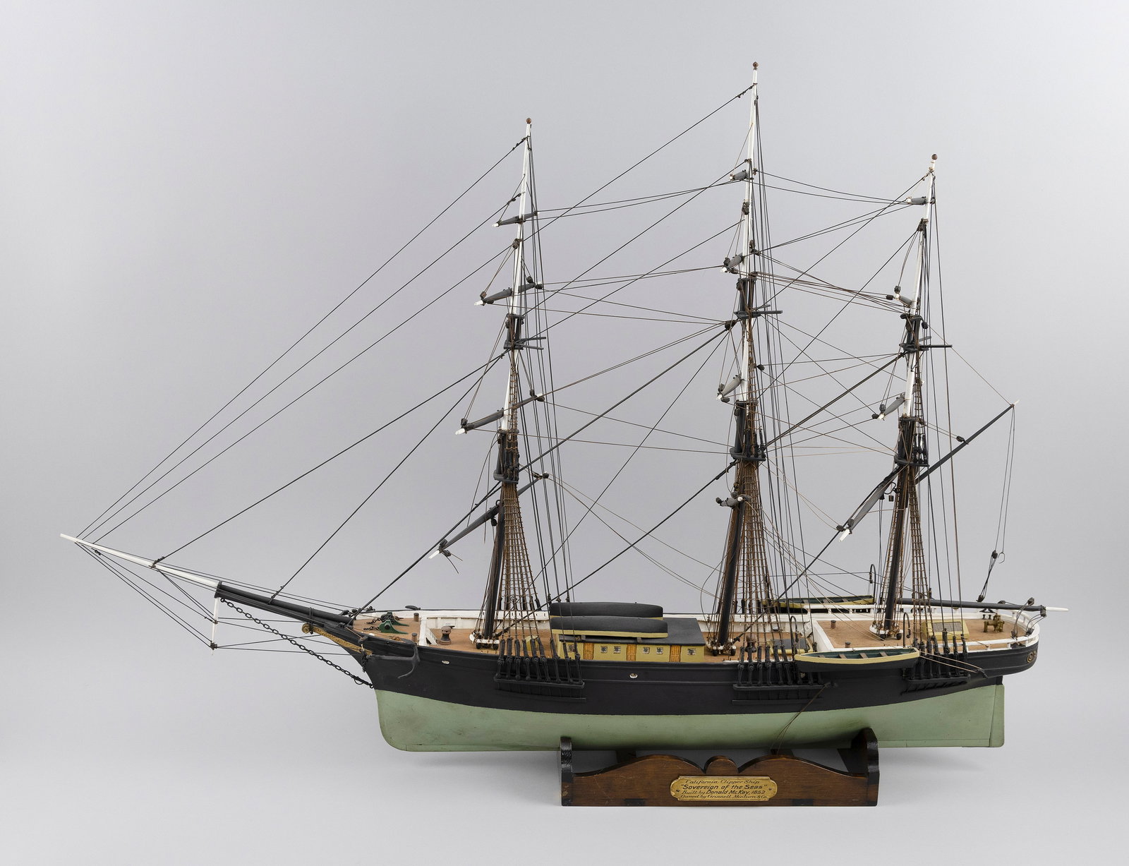 MODEL OF THE CLIPPER SHIP "SOVEREIGN OF THE SEAS" 20th Century Height 26". Length 38". (1 of 3)