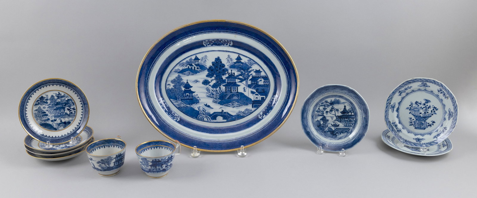 TEN PIECES OF CHINESE EXPORT BLUE AND WHITE CANTON PORCELAIN 19th Century Plate diameters 6". (1 of 2)