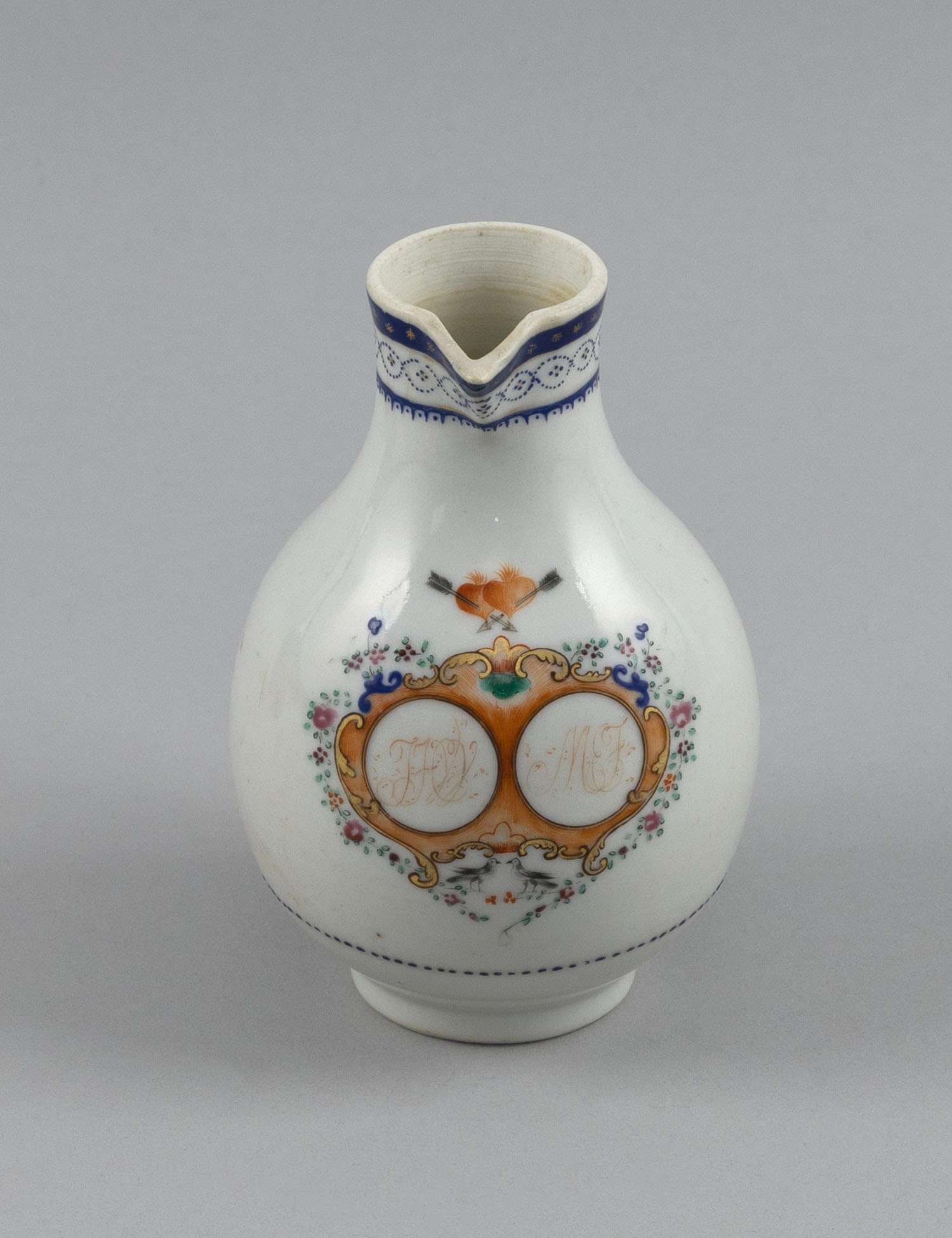 CHINESE EXPORT PORCELAIN WEDDING PITCHER First Half of the 19th Century Height 4.75". (1 of 5)