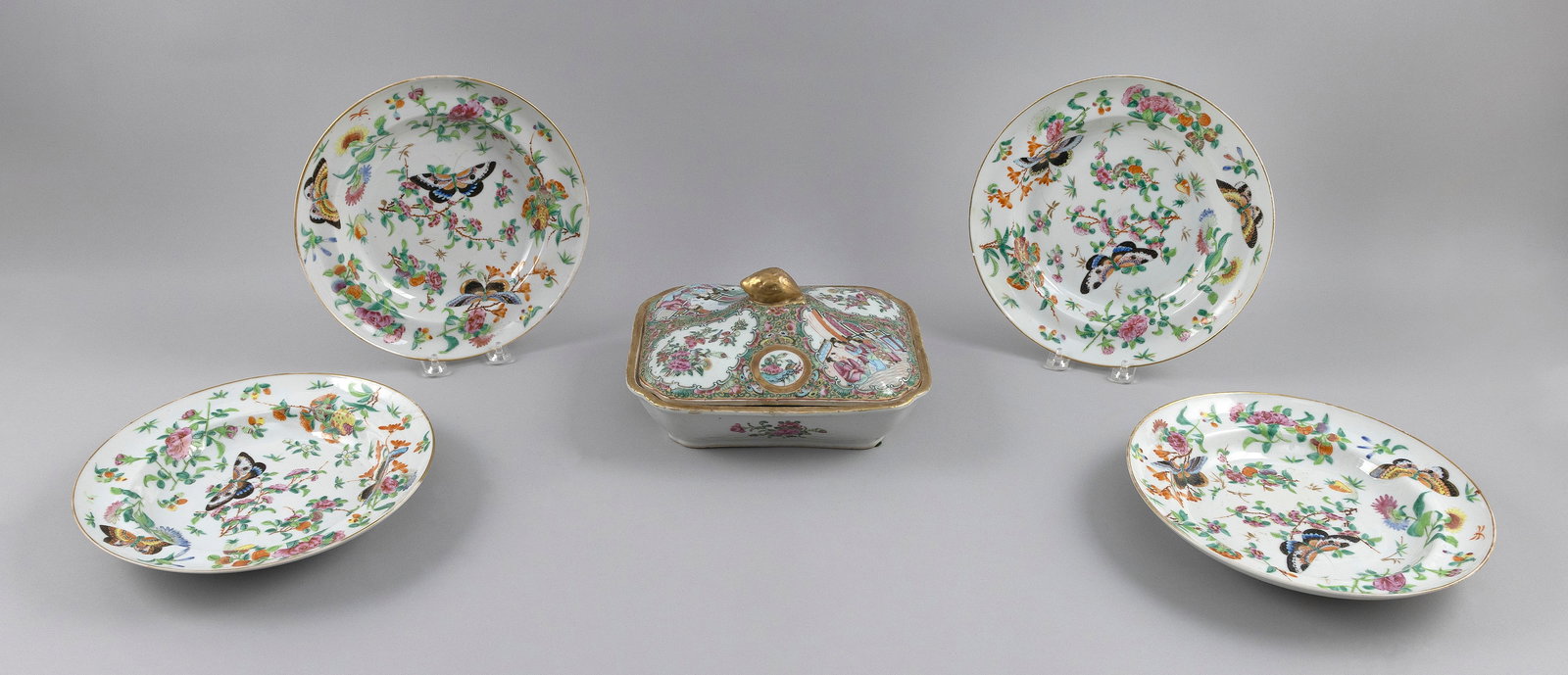 FIVE PIECES OF CHINESE EXPORT PORCELAIN 19th Century Bowl diameters 9.75". Serving dish length (1 of 3)